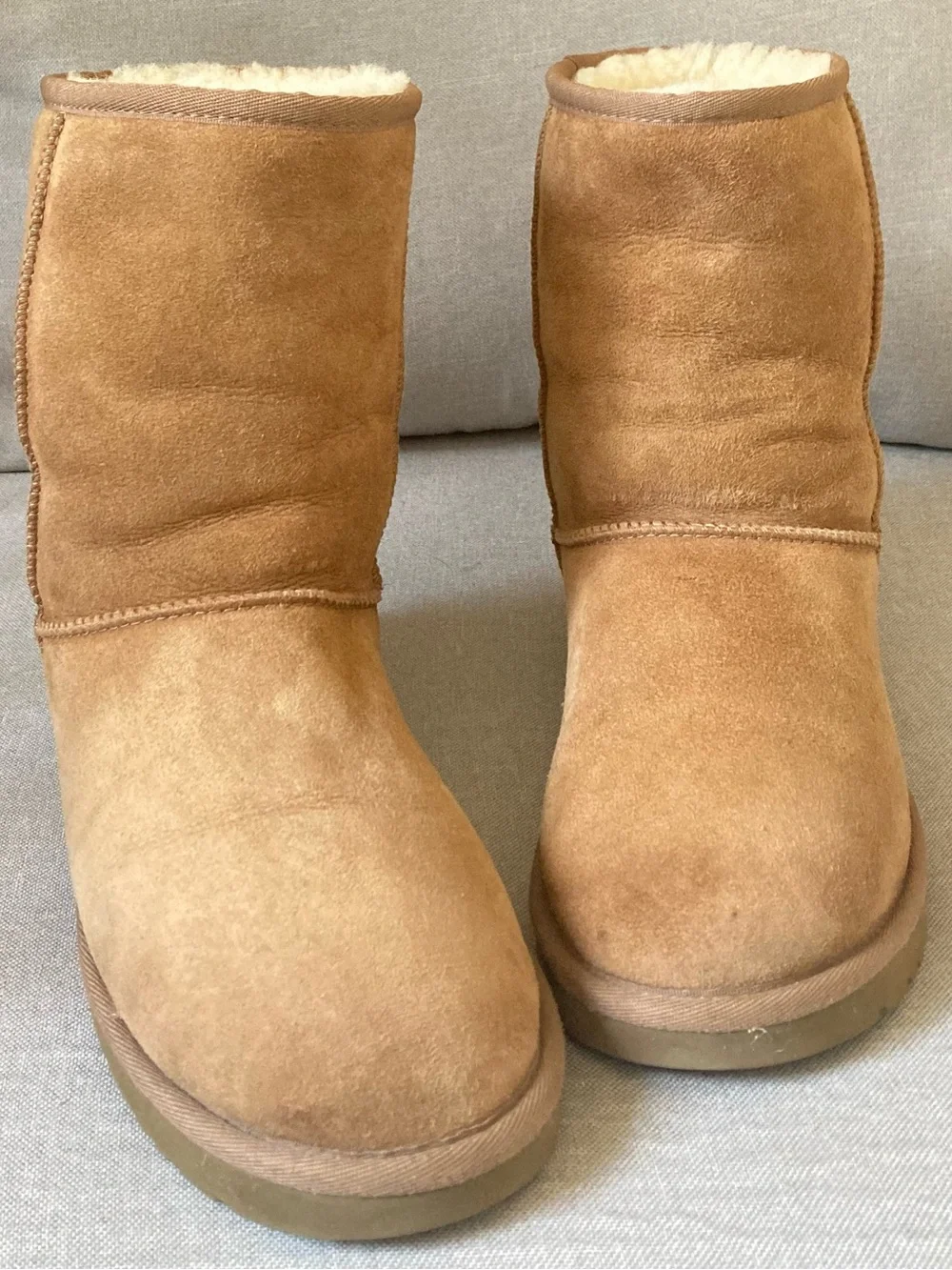 UGG Classic Short II Boots Chestnut Suede Shearling Size 8